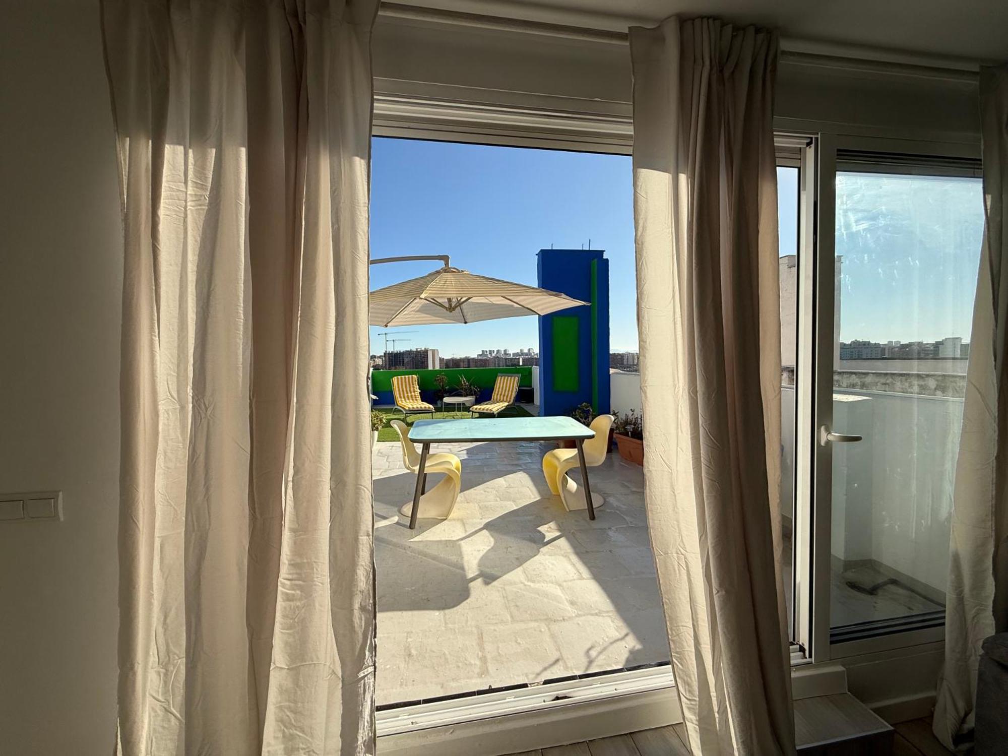 Appartamento Petite Penthouse With The Sunniest Terrace In Valenza Esterno foto
