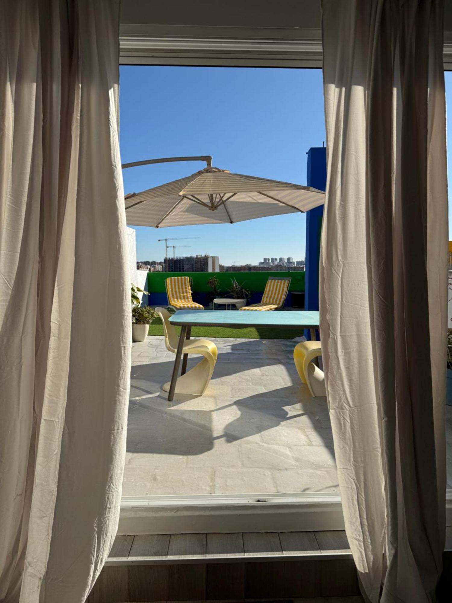 Appartamento Petite Penthouse With The Sunniest Terrace In Valenza Esterno foto