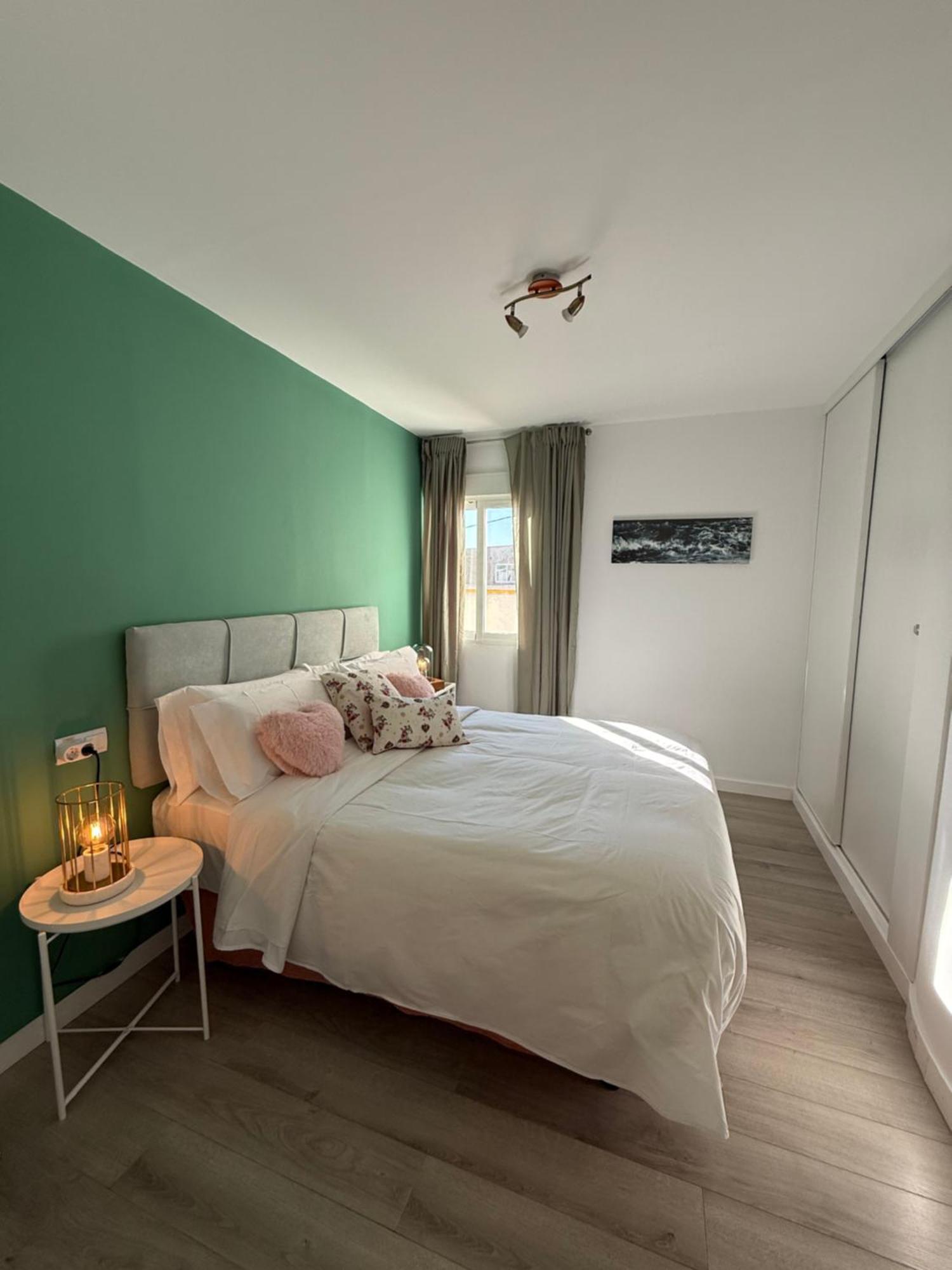 Appartamento Petite Penthouse With The Sunniest Terrace In Valenza Esterno foto
